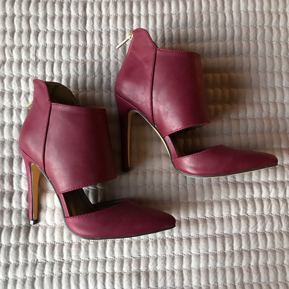 Faux leather cutout stiletto